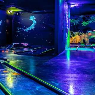 NEON Karlsruhe - 3D Schwarzlicht Minigolf – Bild 2