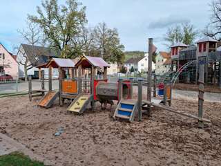 Ritterburg Spielplatz – Bild 1
