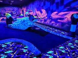 Bar Laitier Mini Golf Fluo S'amuse – Bild 3
