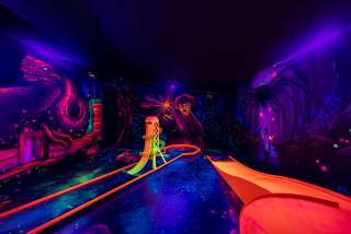 Schwarzlicht Minigolf Frankfurt by GolfZone (ehemals GlowZone) – Bild 3