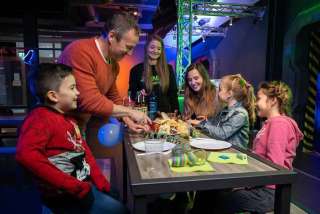 Schwarzlicht Minigolf Frankfurt by GolfZone (ehemals GlowZone) – Bild 5