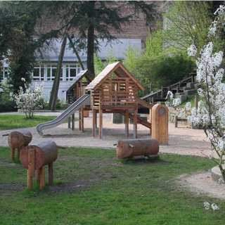Spielplatz an der Uferstraße – Bild 2
