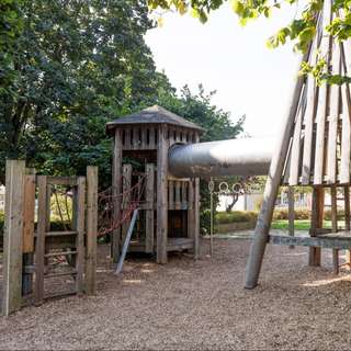 Städtischer Spiel- und Jugendplatz „Burgundenplatz“ – Bild 3