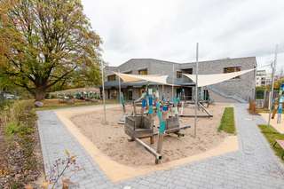 Spielplatz – Bild 1
