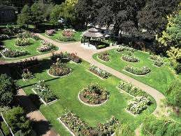 Herb House Rose Garden – Bild 1