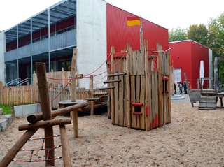Spielplatz An der Rheindorfer Burg – Bild 1