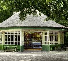 Historisches Kinderkarussell – Bild 1