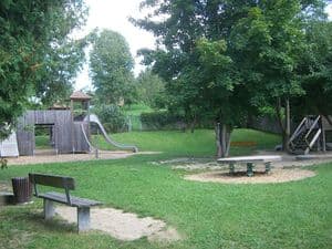 Kinderspielplatz Boiotro – Bild 1