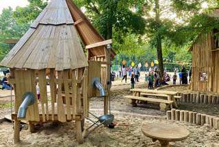 Spielplatz – Bild 1