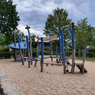 Spielplatz – Bild 1