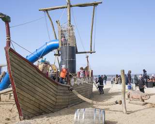 Spielplatz – Bild 1
