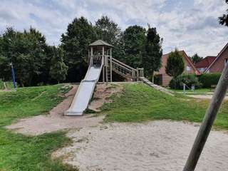 Mehrgenerationenplatz (öffentliche Ausschilderung durch die Stadt Meppen) – Bild 1