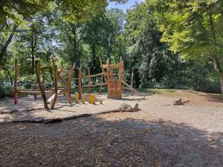 Kinderspielplatz an der Luiseninsel – Bild 1