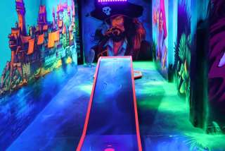 Schwarzlicht Minigolf Essen | GolfZone – Bild 4