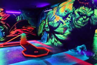 Schwarzlicht Minigolf Essen | GolfZone – Bild 5