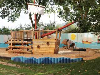Spielplatz – Bild 1