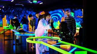 3D Schwarzlicht Pit-Pat Minigolf - Golffieber Bonn-Mitte – Bild 2