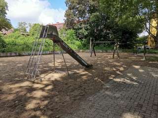 Spielplatz – Bild 1