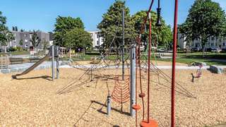 Spiel- und Bolzplatz Anne-Frank-Platz – Bild 2