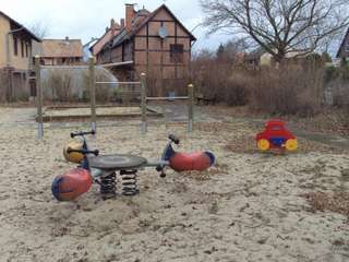 Spielplatz – Bild 1