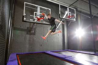 Trampoline am Wohnheim – Bild 3