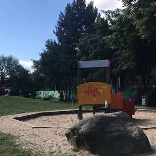 Spielplatz – Bild 1