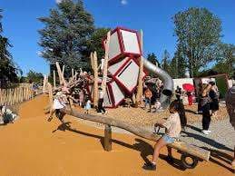 Terrain de jeux – Bild 2