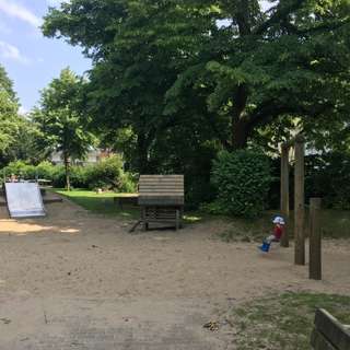 Spielplatz Vom Bruck Platz – Bild 4