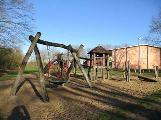 Spielplatz – Bild 1