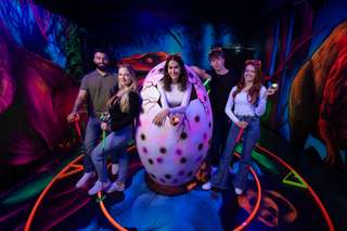 Gameplex Paderborn | Schwarzlicht 3D Minigolf • LightJumper • Billiard • Darts • Arcade – Bild 2