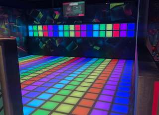 Gameplex Paderborn | Schwarzlicht 3D Minigolf • LightJumper • Billiard • Darts • Arcade – Bild 6