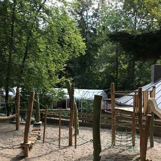 Spielplatz – Bild 1