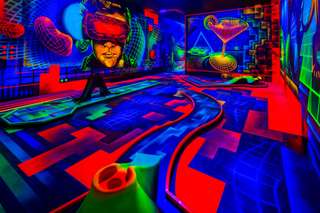 4D Schwarzlicht Minigolf Kiel – Bild 1