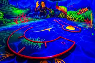 4D Schwarzlicht Minigolf Kiel – Bild 2