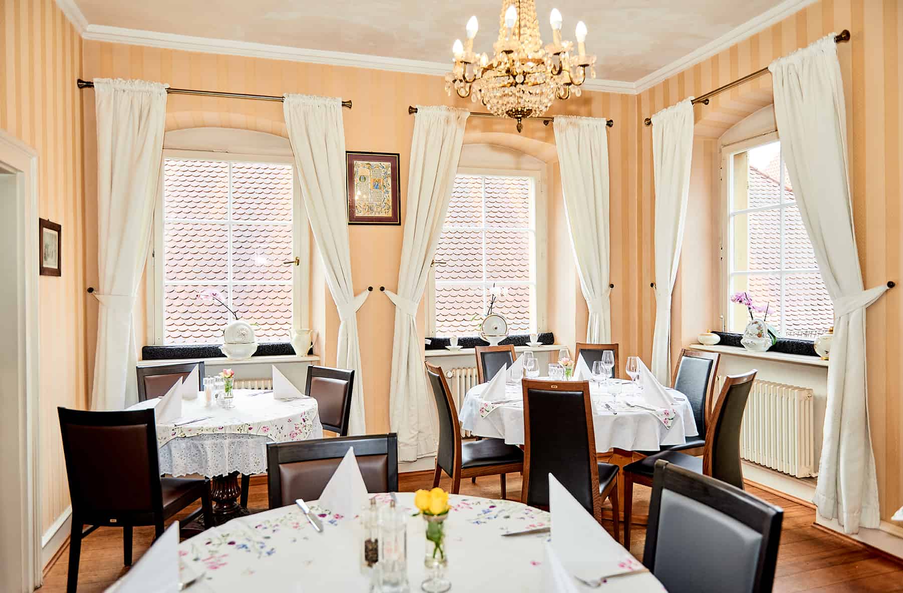 Altes Pfarrhaus - Biergarten Kastanienhof – Bild 5