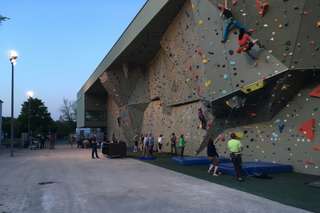 Kletteranlage bei der Paul Horn-Arena – Bild 1