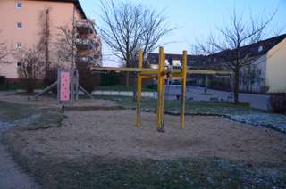 Spielplatz – Bild 1